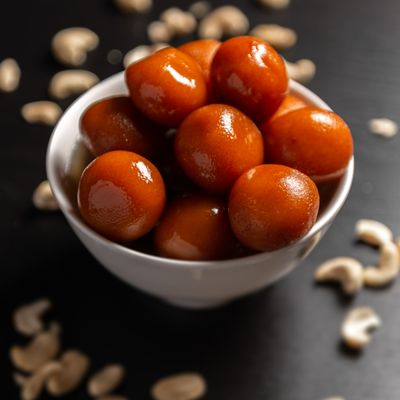 Gulab jamun dessert